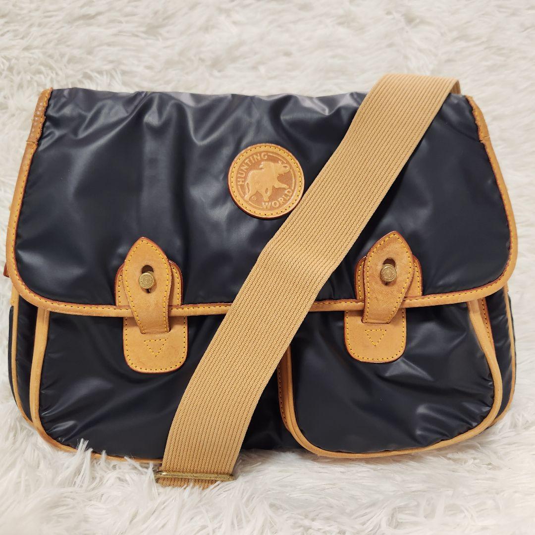 ハンティングワールド　ブラック メッセンジャーバッグ 　ショルダーバッグ