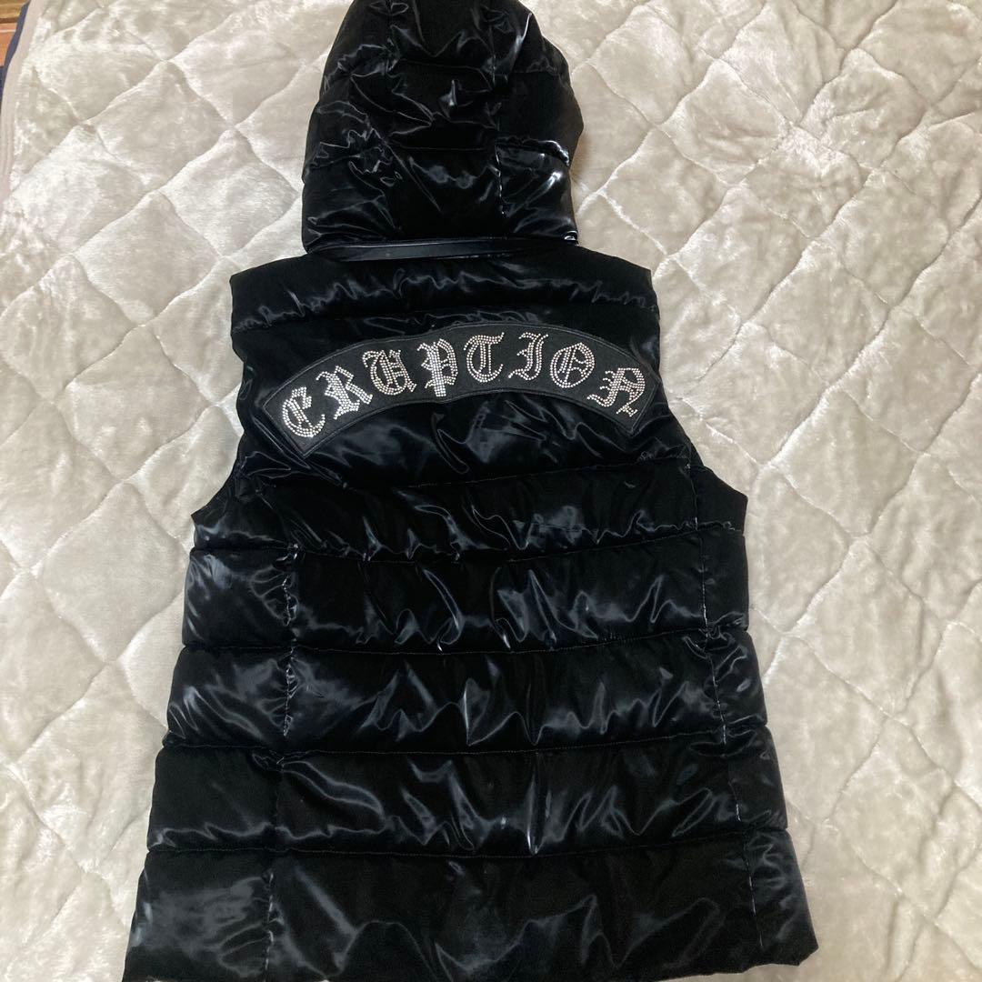 アダムスジャグラー ダウンベスト 完売品の通販はau PAY マーケット