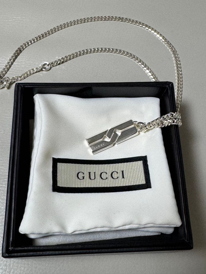 GUCCI（グッチ）　ノット インフィニティネックレス（SV925）