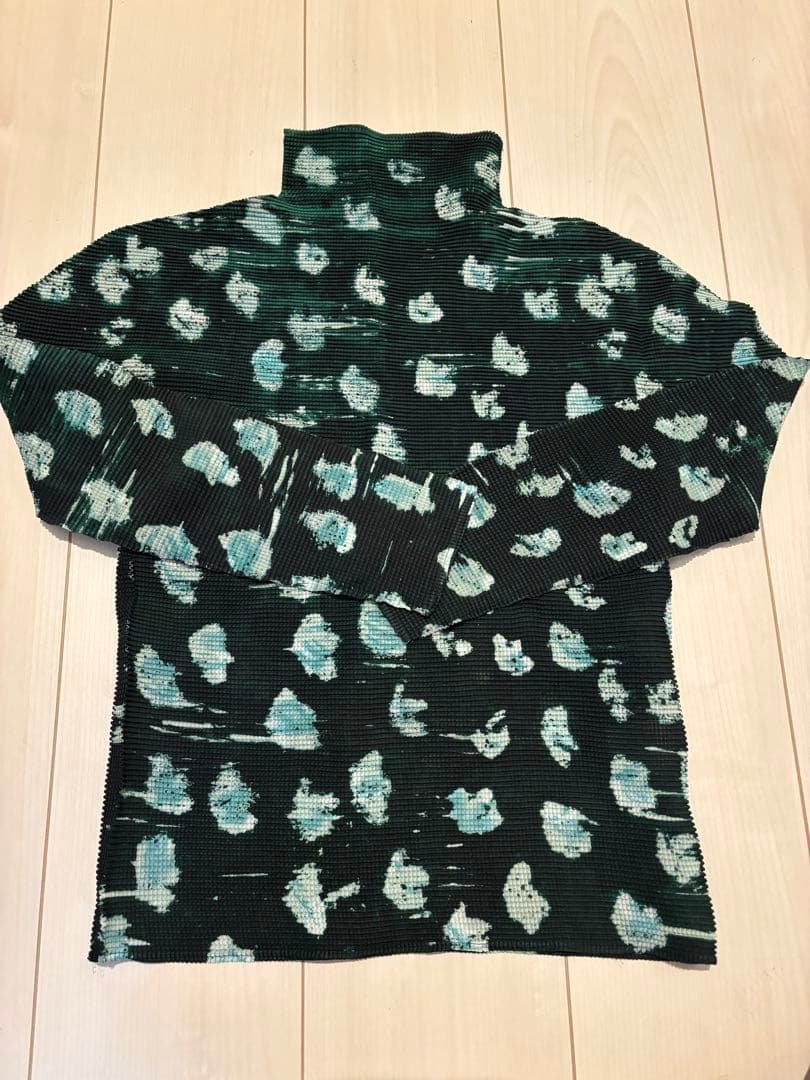 me イッセイミヤケ　トップス