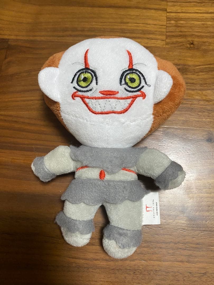 【廃盤・海外流通】IT ペニーワイズ ホラー スクイーズトイ コレクター向け IT」の“原点”1990年製作版ペニーワイズがカプセルトイで登場 ハイ