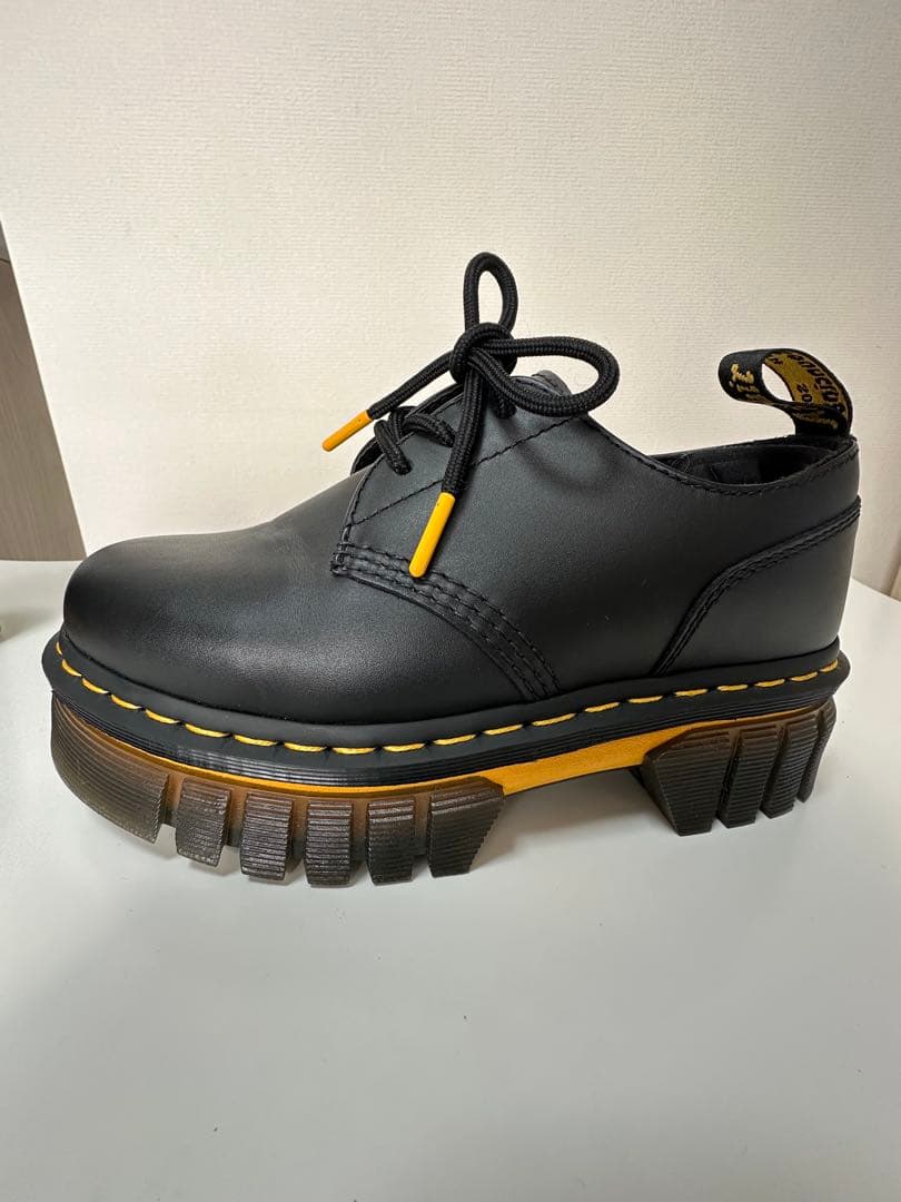 Dr. Martens ブラックレザー厚底シューズ ドクターマーチン Dr.Martens 5ホール シューズ ビーガン クアッド