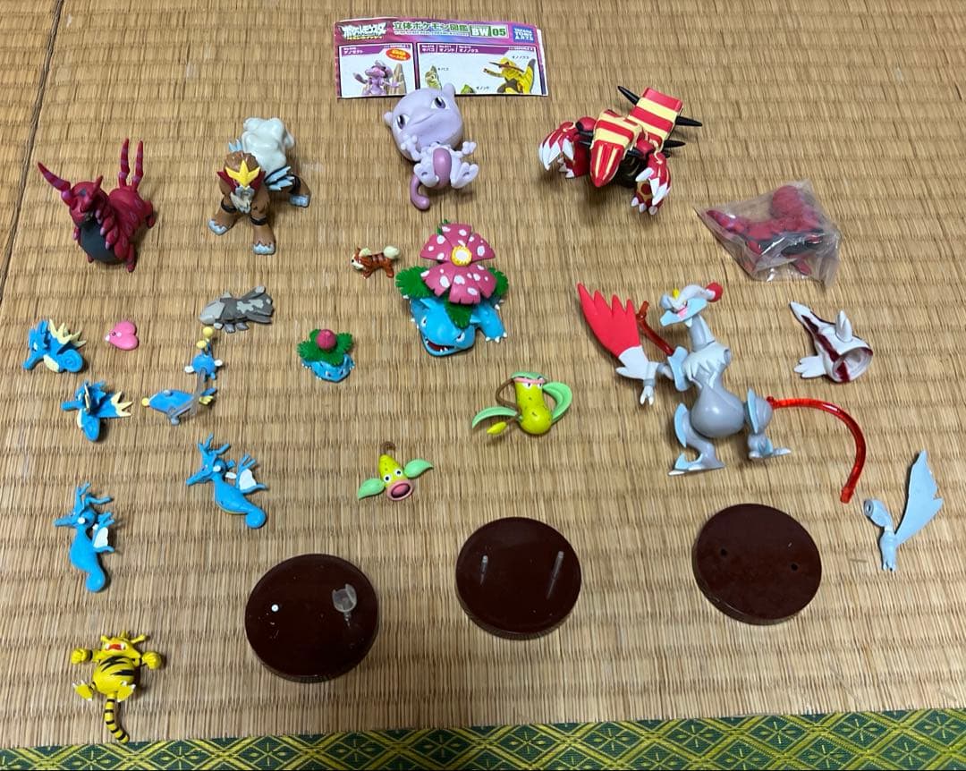 立体ポケモン図鑑を中心としたフィギュアセット