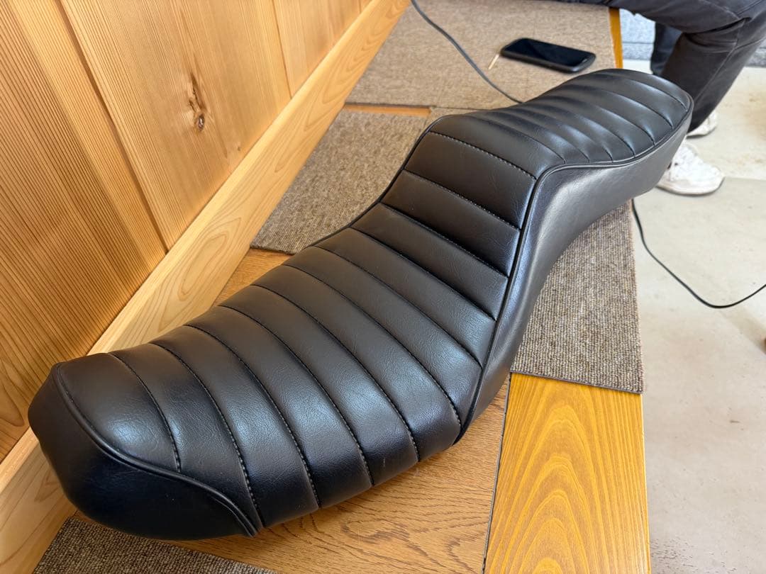 バイクシート ハーレー　フォーティーエイト　スポーツスター