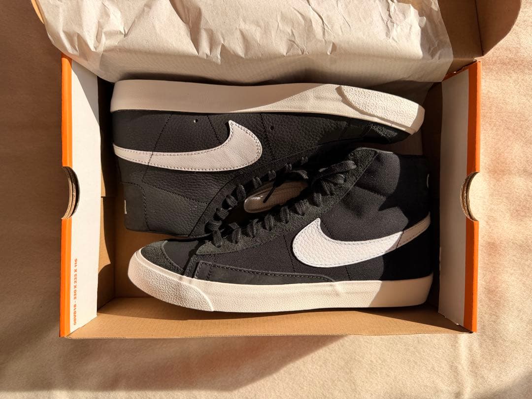 スウッシュ反転のスラムジャム×ナイキ ブレーザー ミッド クラス 1977 黒白