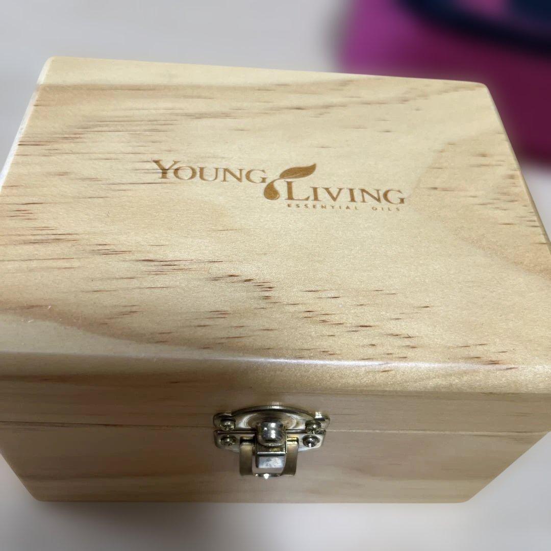Young Living Immuwell アロマケース2個 おまけアロマオイル