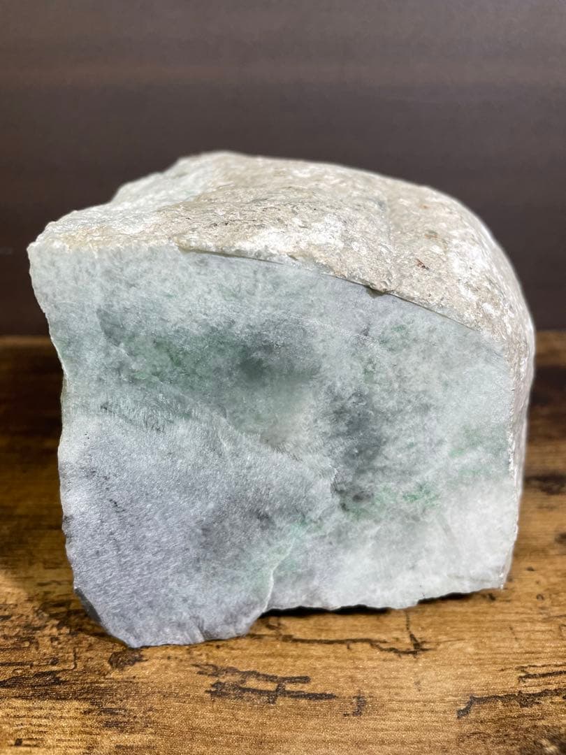 約2300g 糸魚川 翡翠 良質 緑黒