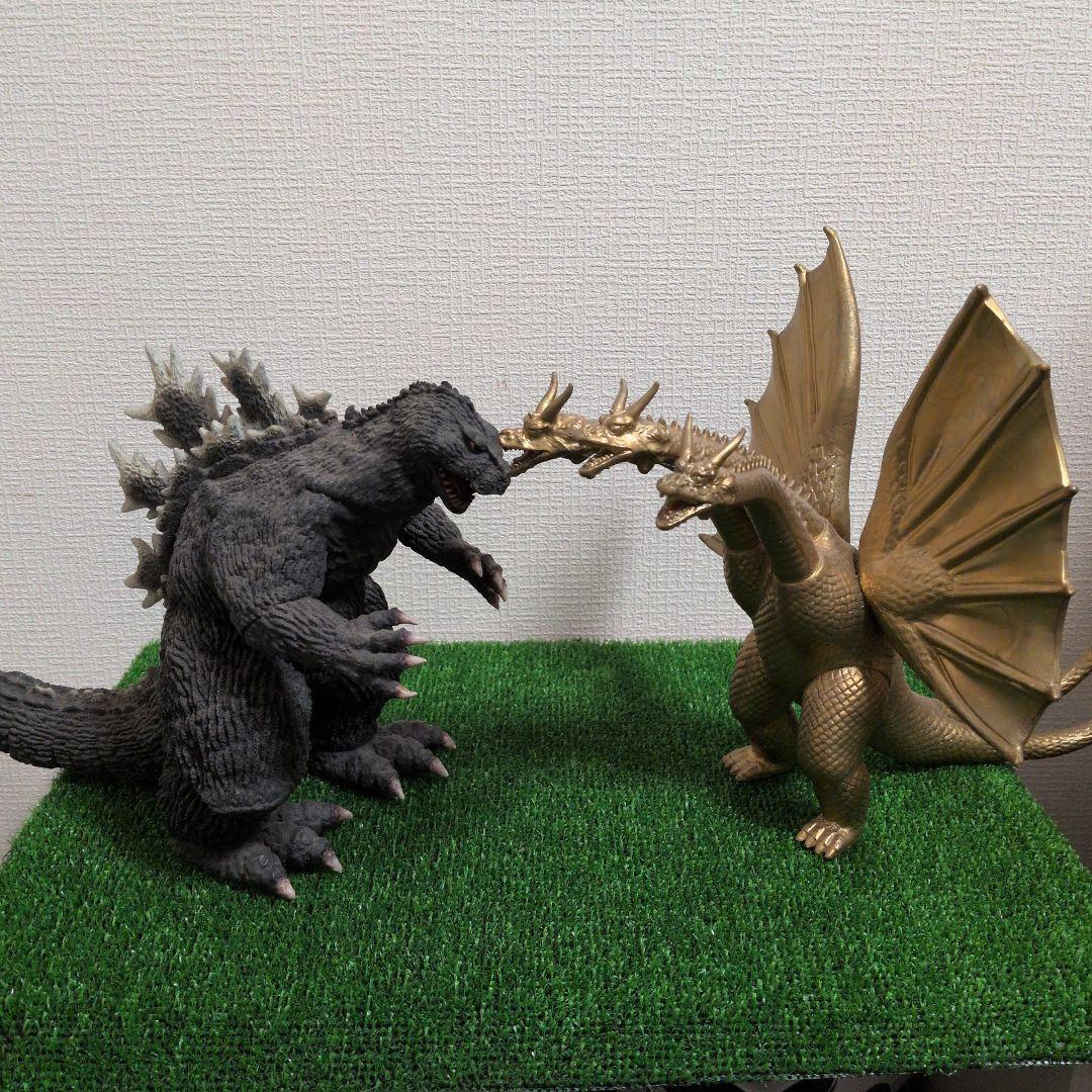 ゴジラとキングギドラ フィギュアセット