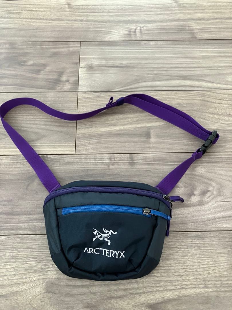 ARC'TERYX ボディバッグ 黒/紫
