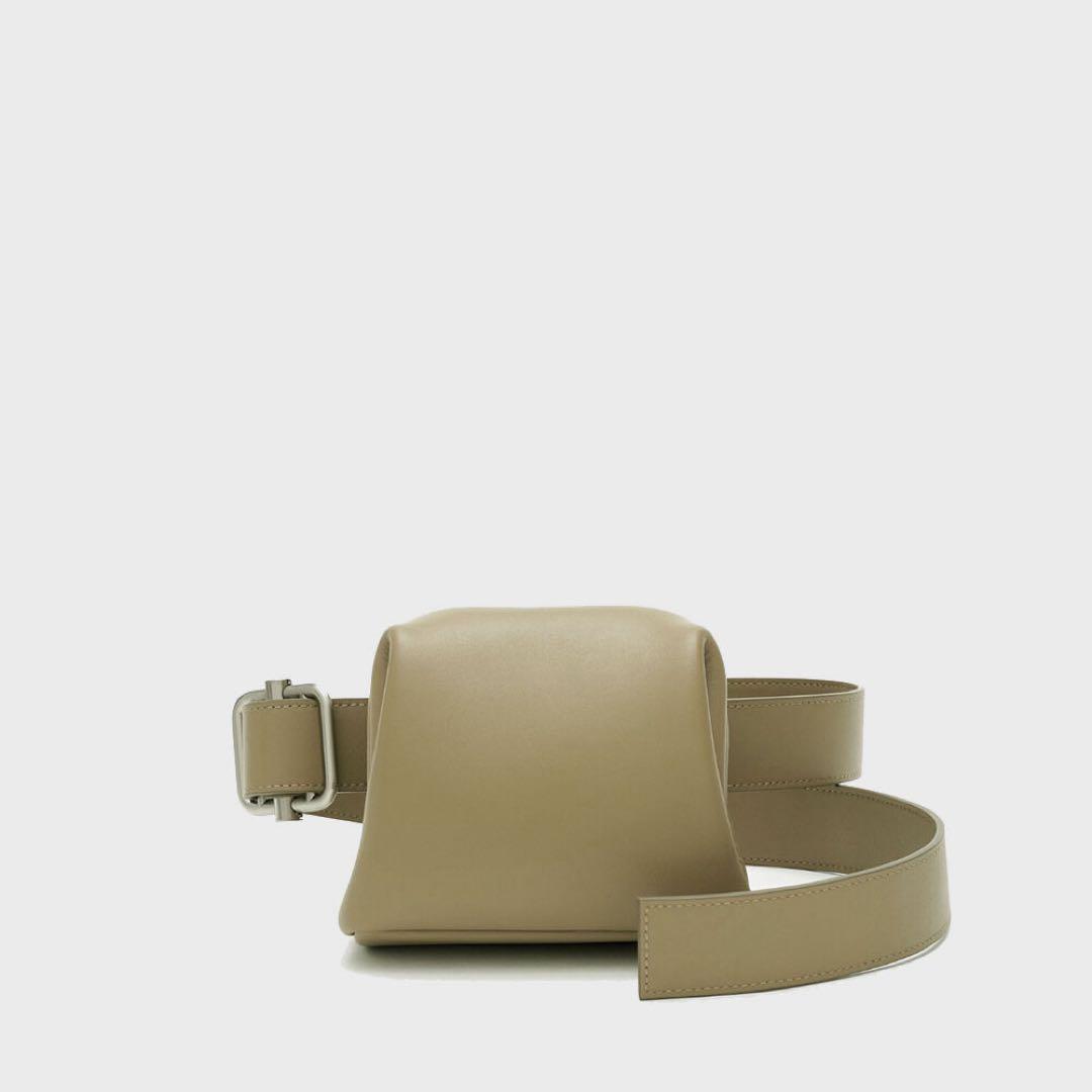 【美品】OSOIアイボリー レザー ボディバッグ