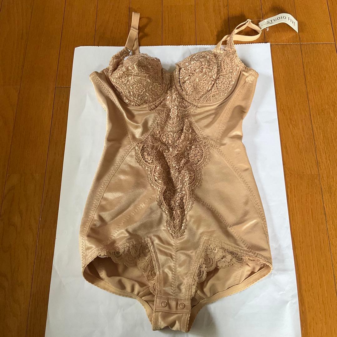 スタディオファイブ ボディスーツ 補正下着 Mサイズ ベージュ