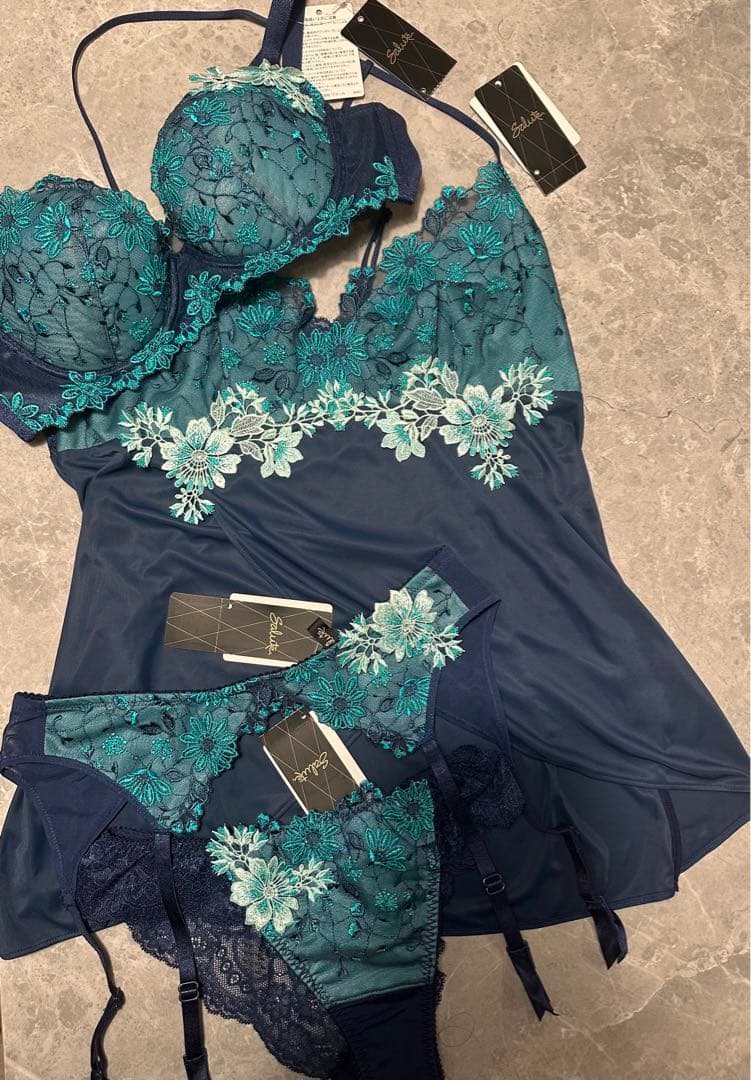 新品・タグ付き　キャミソール、ぶら、ガーター、ソング、62スリップ　5点