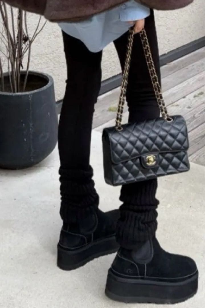 UGG ニューメルプラットフォーム チェルシー 黒 7 24㎝