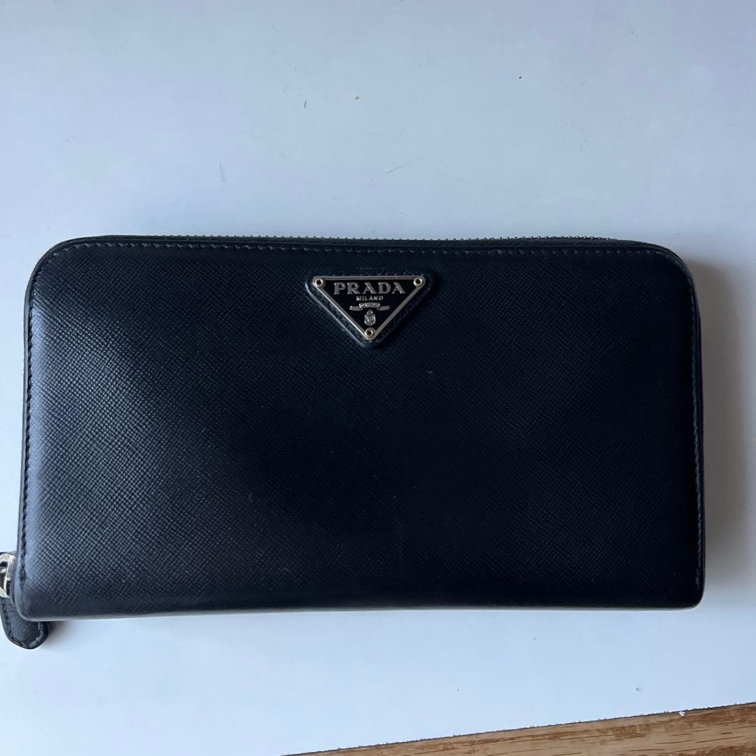 PRADA ブラックレザー 長財布