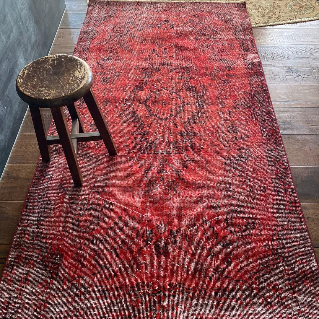 シャビーレッドオーバーダイ　ヴィンテージラグ　トルコラグ