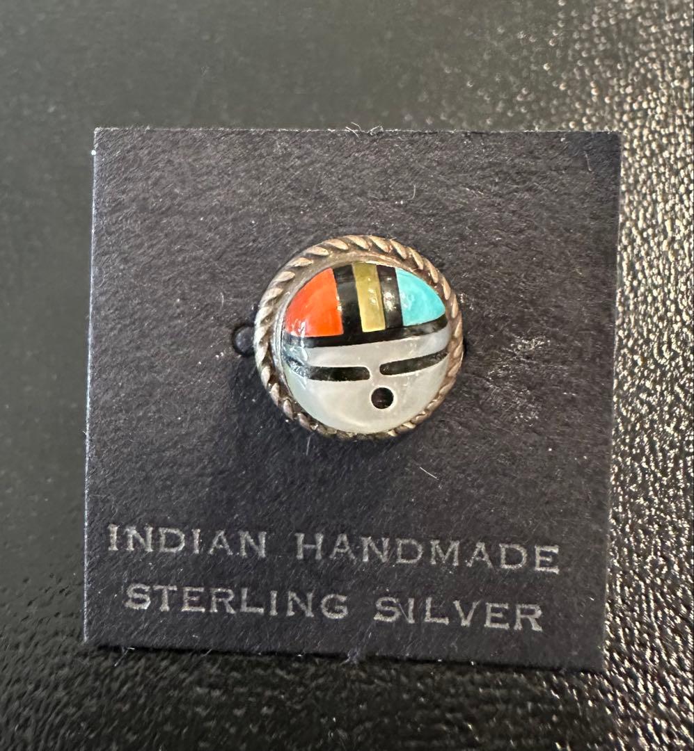 インディアンジュエリー サンフェイス ピンバッチ ズニ族 - メルカリ