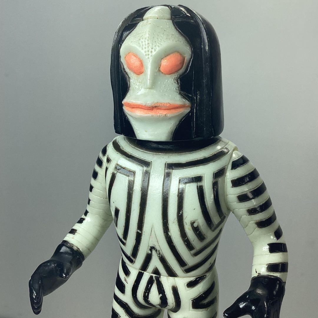 初期版 硬質ソフビ』1992 JAPAN 旧ウルトラ怪獣シリーズ ダダ - メルカリ