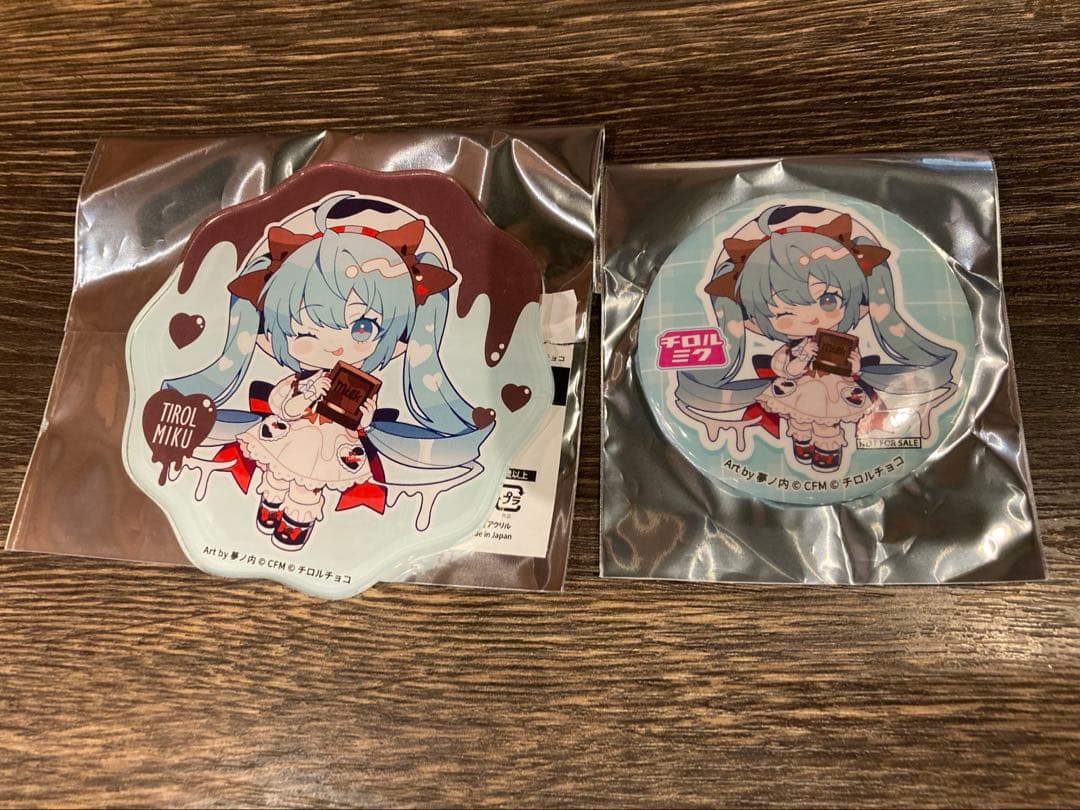 日本百貨店 初音ミク チロルミク アクリルコースター 缶バッジ セット