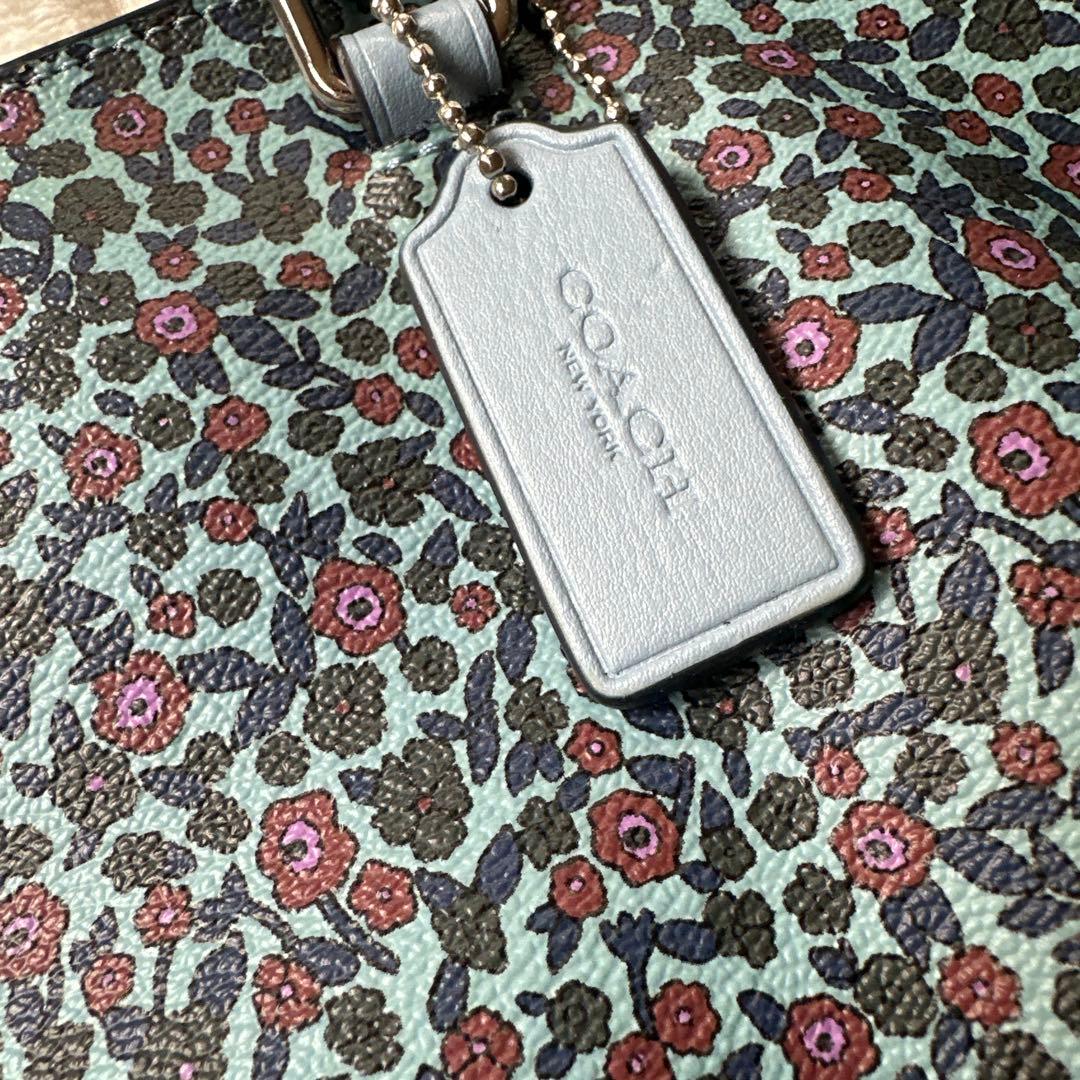 COACH フラワーパターン ハンドバッグとパスケース