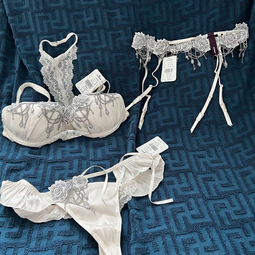 【新品タグ付き】LINGERIEAMブラ、ショーツ、ガーターベルト3点セット