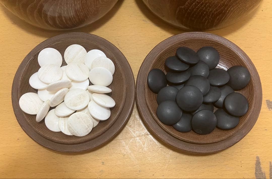 高級】蛤碁石 那智黒石 セット 木製碁笥付き 囲碁道具 - メルカリ