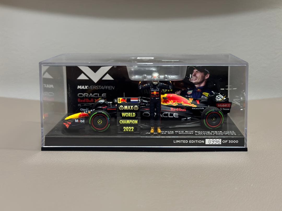 マックスフェルスタッペン別注 RB18 ミニカー 日本GP 1/43 スケール