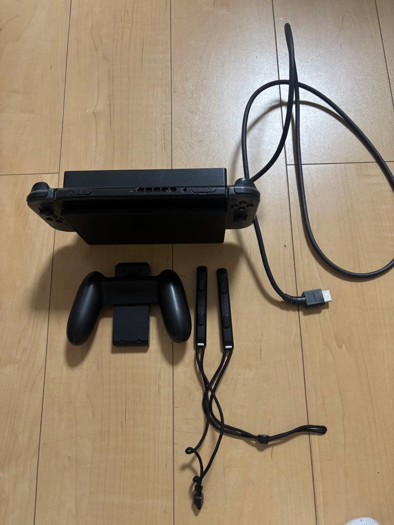 Nintendo Switch 本体 + コントローラー + 充電ケーブル