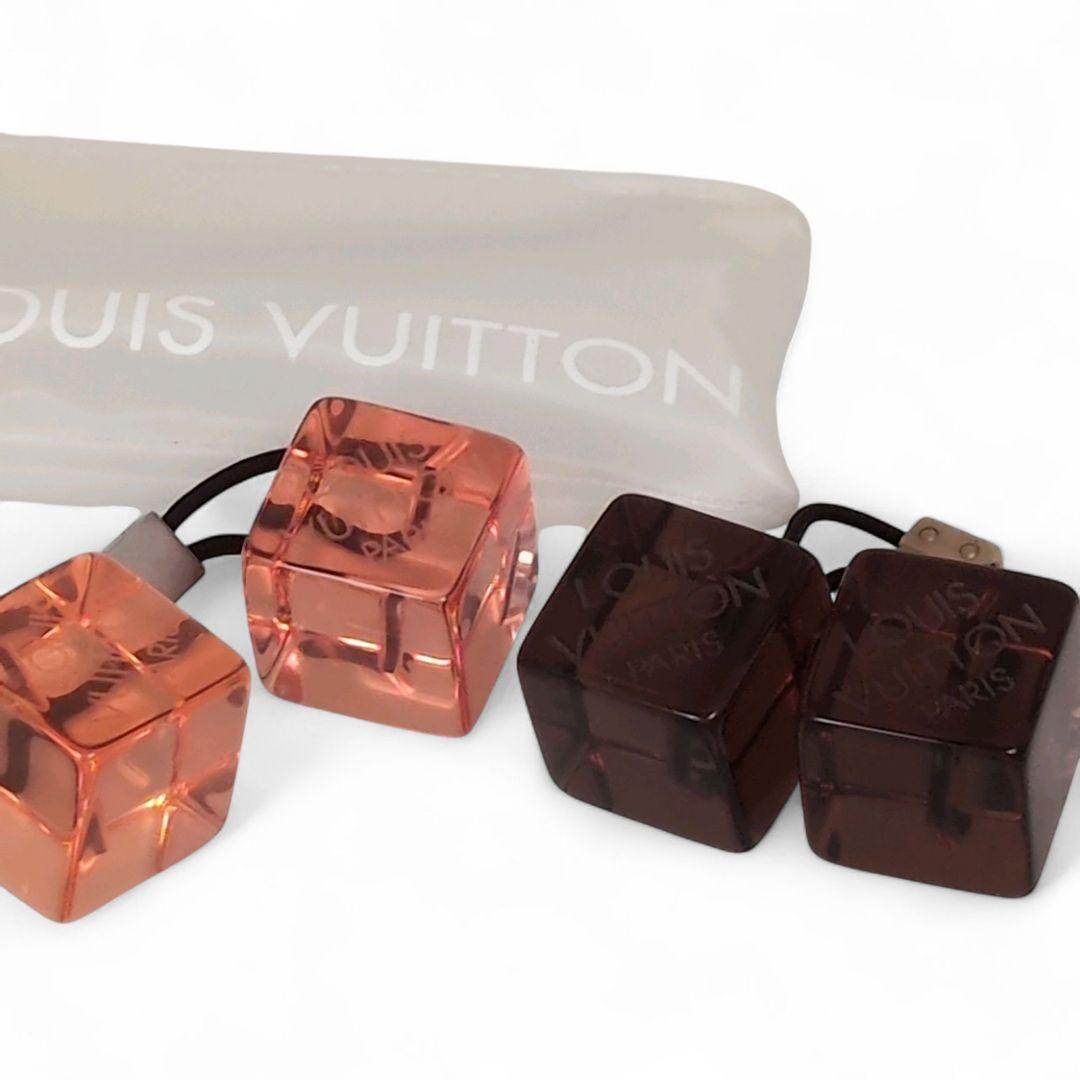 人気✨LOUISVUITTON　ブランドロゴ入りキューブ型ヘアゴム　2つセット