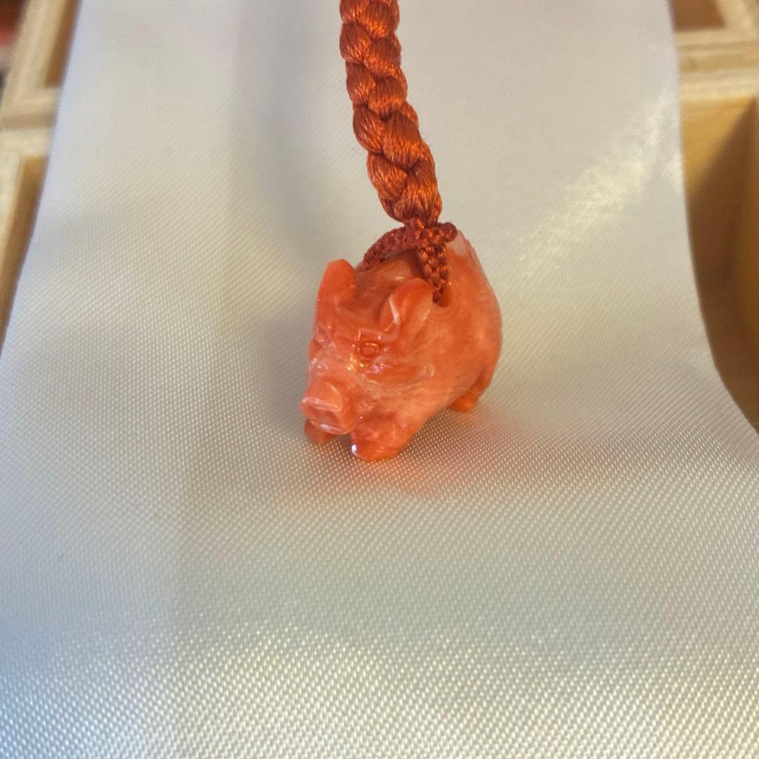 谷口康隆 作 猪 百貨店購入 根付 チャーム ストラップ 珊瑚 アクセサリー 谷口康隆 作 猪 百貨店購入 白珊瑚 根付 チャーム ストラップ 珊瑚