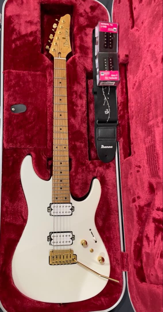 Ibanez AZ2402 ホワイトカスタム　ストラップ付き Ibanez AZ2402 Prestige, Pearl White Flat at Gear4music