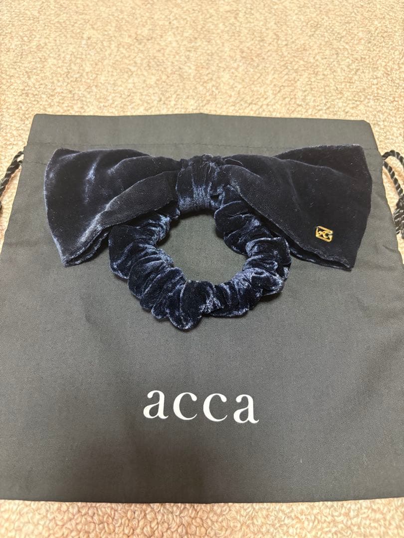 acca リボン ベロア シュシュ ポニー ネイビー