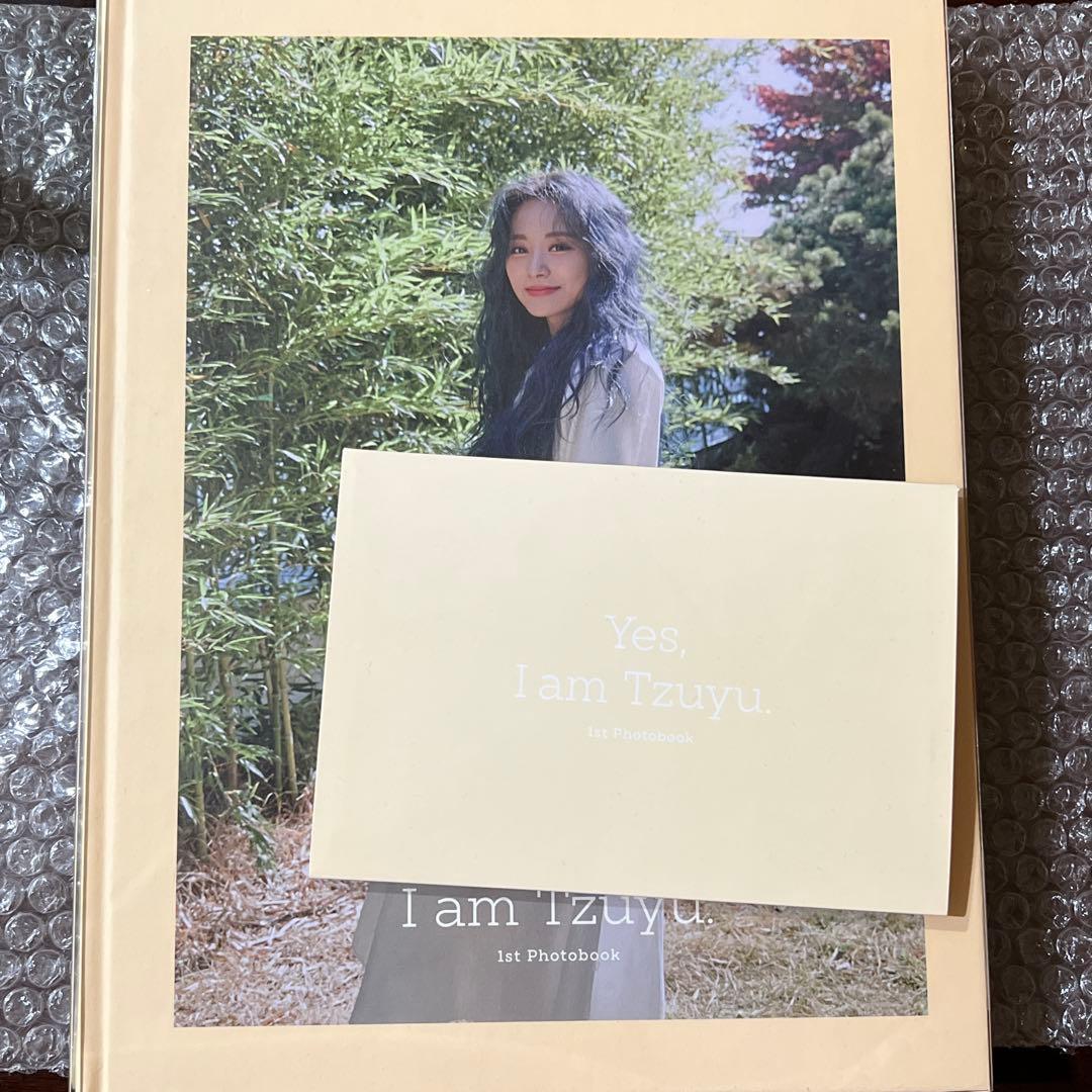 Yes, I am Tzuyu. 写真集 フォトブック ポストカード付き - メルカリ