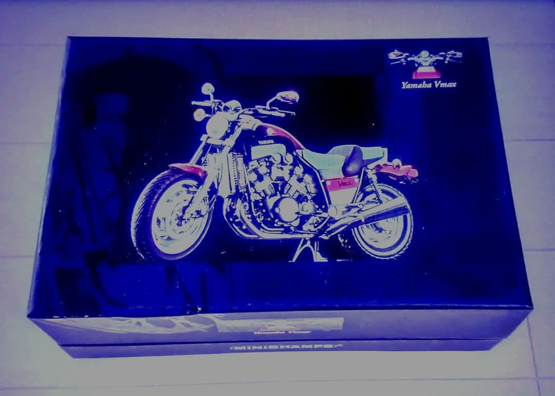 ミニチャンプス 1/12 ヤマハ V-MAX ミニチャンプス 1/12 ヤマハ VMAX 1993 シルバーメタリック