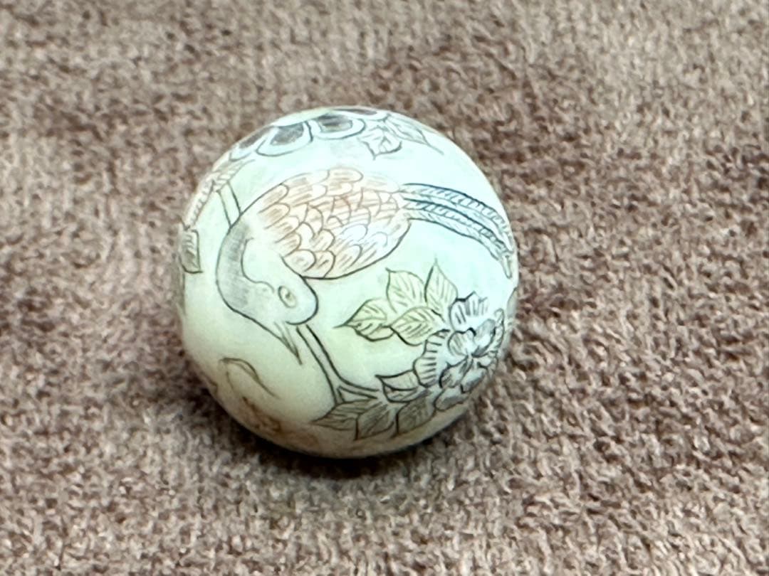 和装小物　緒締め　アンティーク　天然素材　細密彫刻　鯨の歯 Yahoo!オークション -「鯨 歯」の落札相場・落札価格