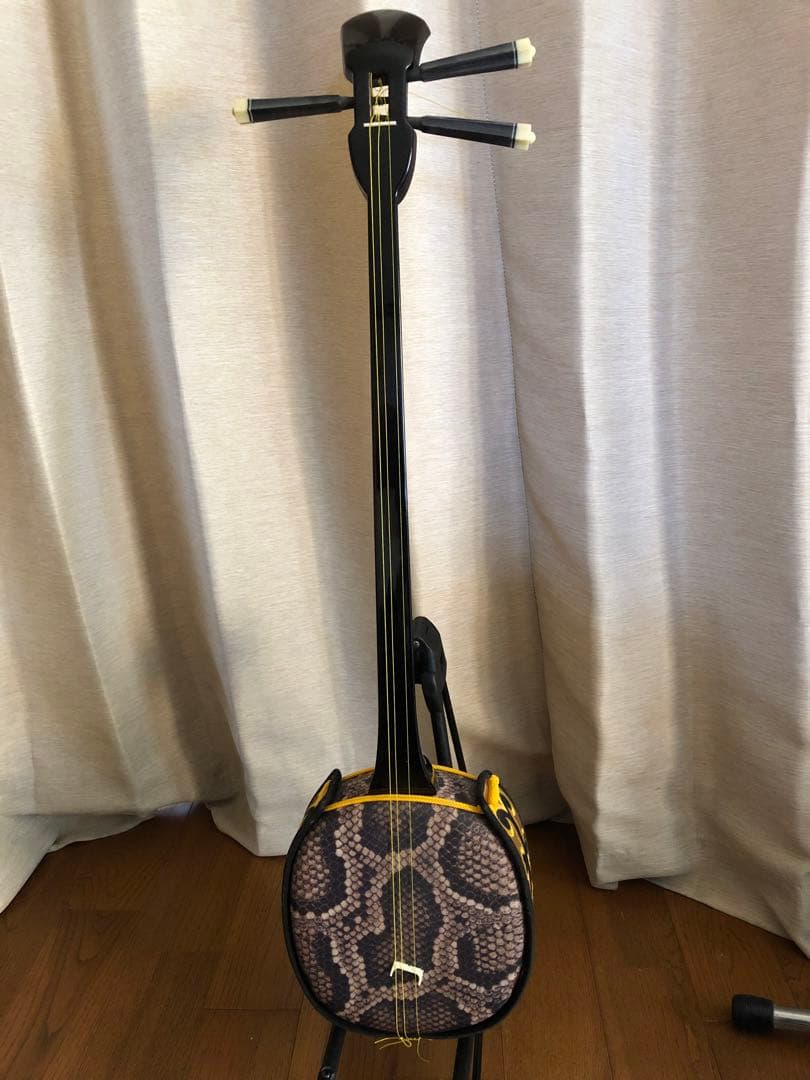 ヘビ柄 奄美 三味線 3弦 木製