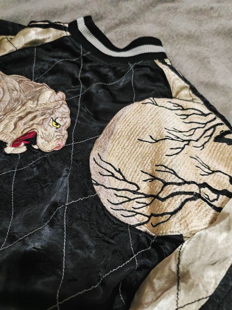 SCRIPT 日本 2面用 スカジャン 限定虎 unisex 100％silk - メルカリ