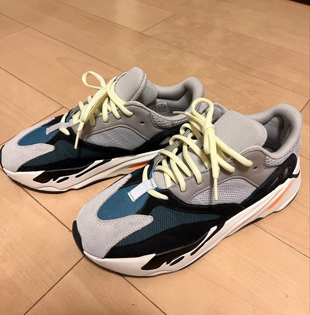 靴 adidas YEEZY BOOST 700\
