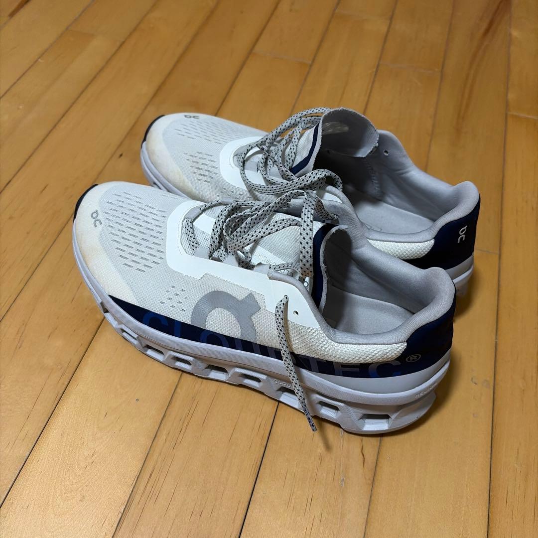 On Cloud monster ホワイト/ネイビー スニーカー