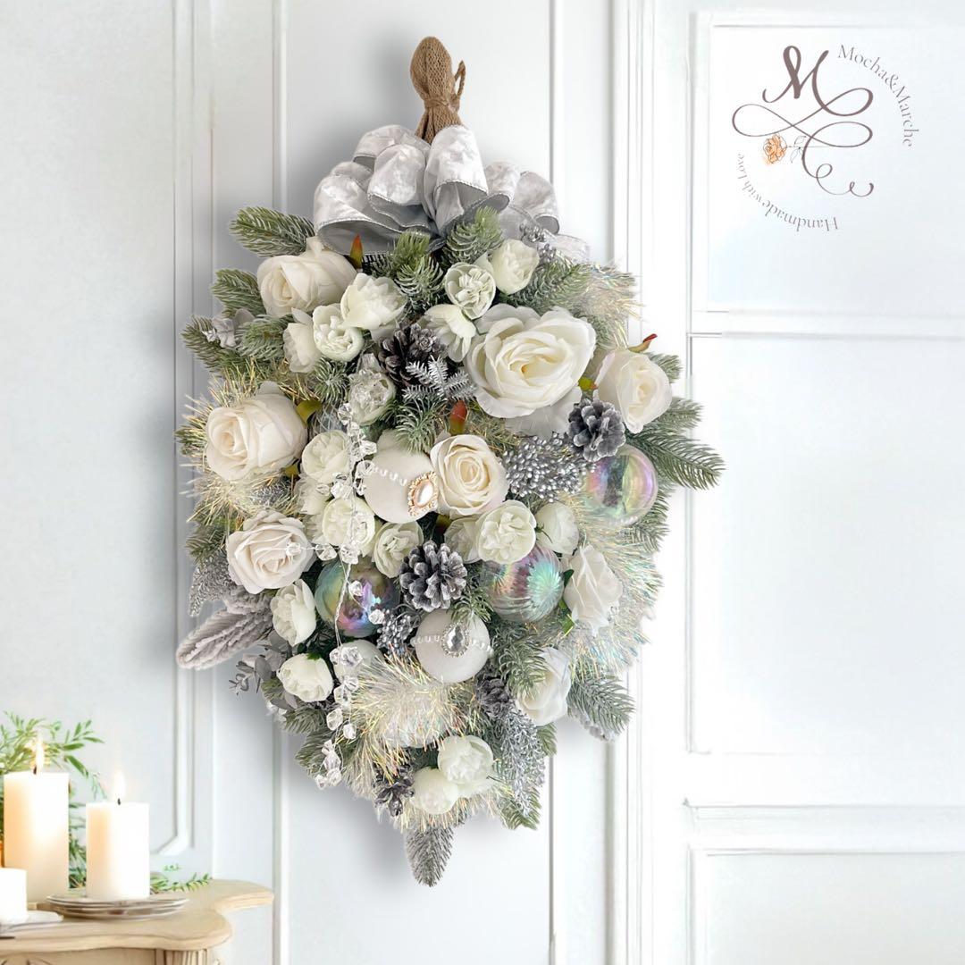ホワイトローズのラグジュアリークリスマスリース (L)上品な冬の贈り物