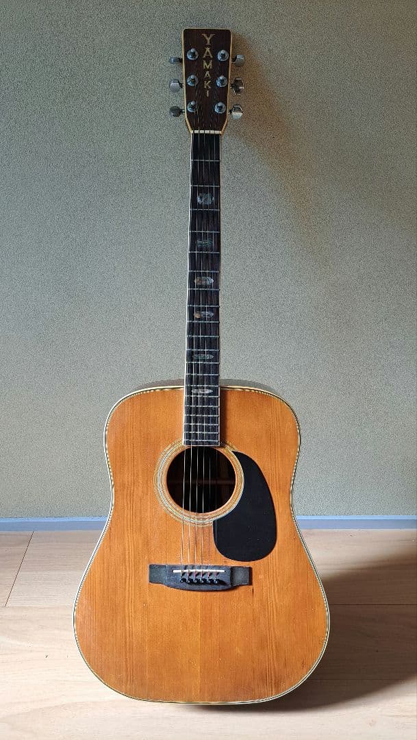 ま*ち様 YAMAKI 縦ロゴ　アコースティックギター