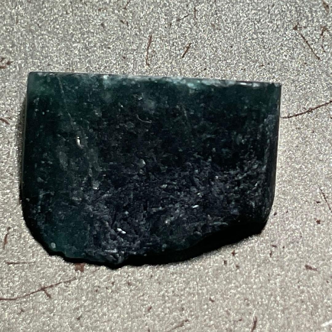 茄子紺色　入りコン沢翡翠1g 糸魚川　ヒスイ　ひすい