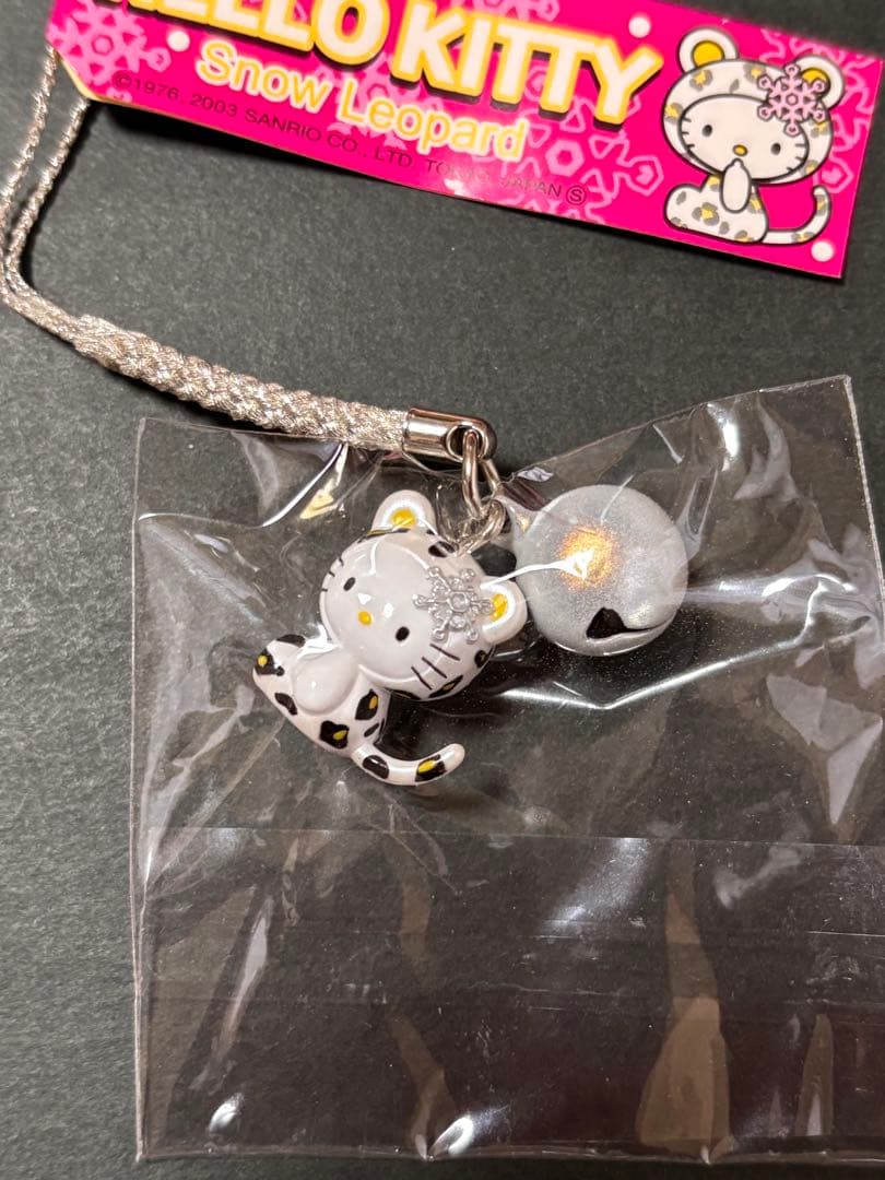 激レア❣️未使用未開封！ハローキティ根付ストラップ　スノーレオパード　2003