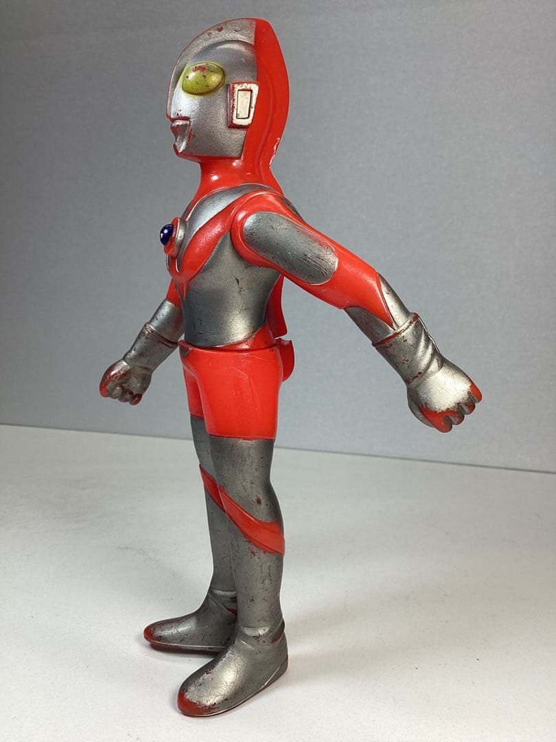 ポピー 足型付 キングザウルスシリーズ ウルトラマン 17㎝ - メルカリ
