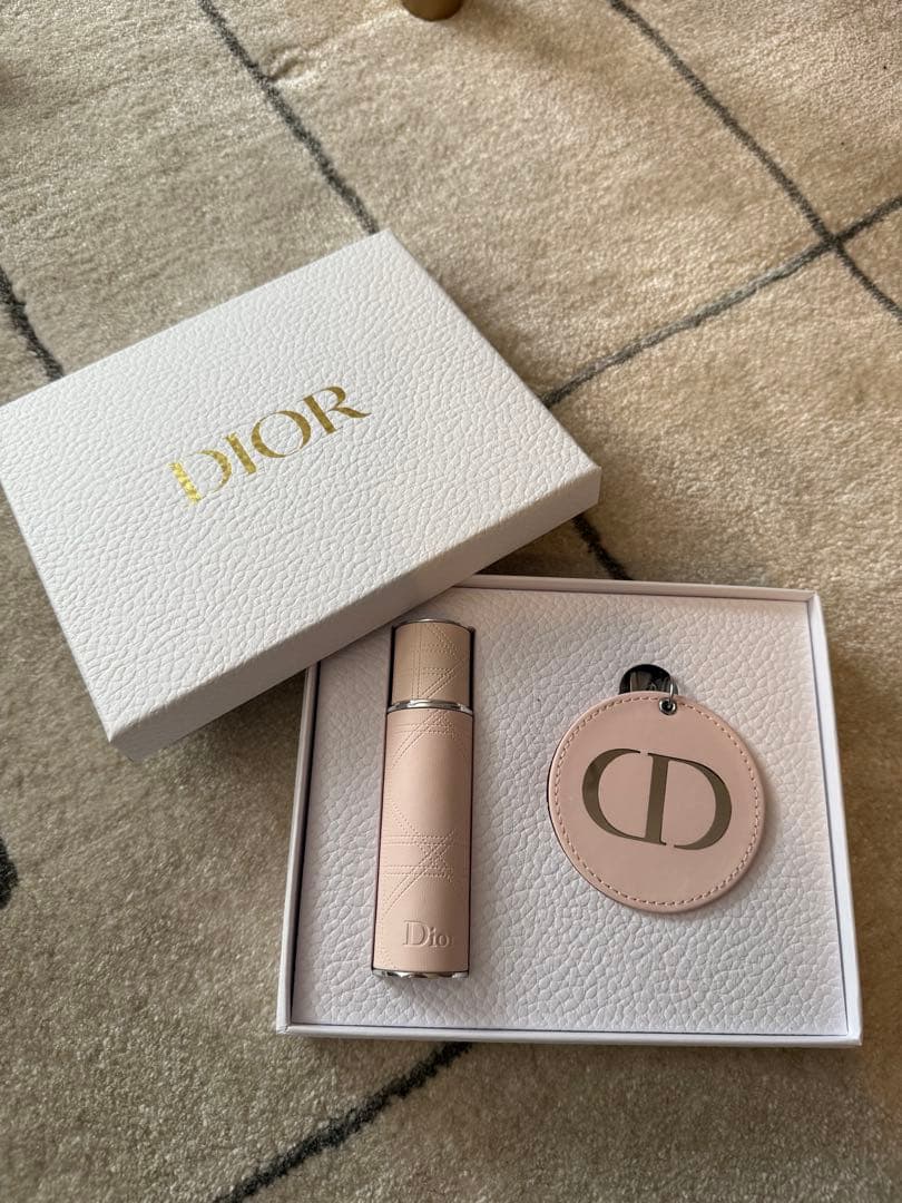 Dior ミニ香水とミラー付きキーホルダーセット　箱付き