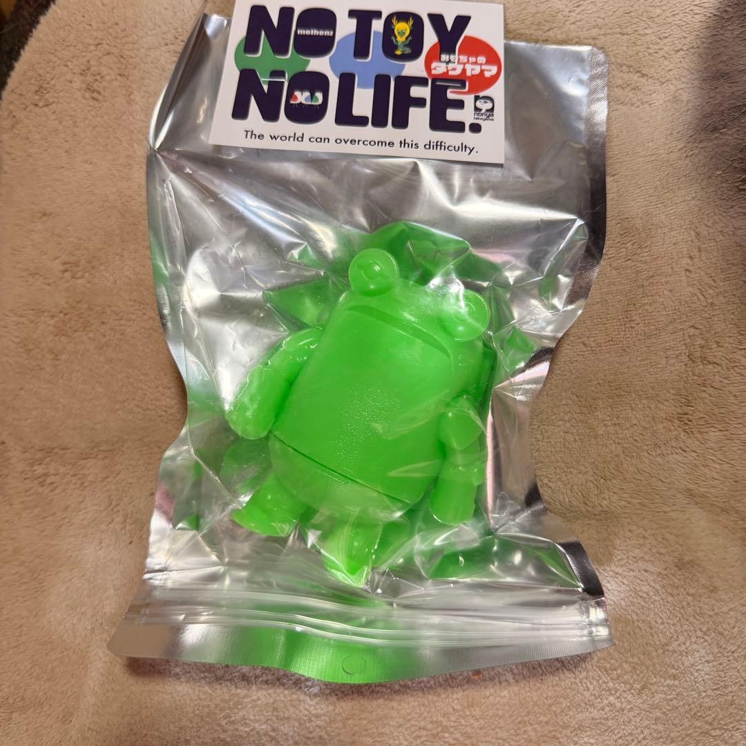 ケローネン ソフビ 蓄光 横山宏氏とタケヤマ・ノリヤ氏がコラボするソフビ「ケローネン」に第2