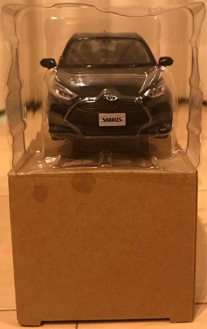 ミニカー　色見本　トヨタ　ヤリス Amazon.co.jp: トヨタ ヤリス ミニカー 1 30 ブラック 202 黒 カラー