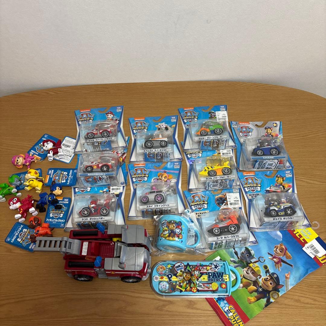 PAW Patrol フィギュアとミニカーセット パウパトロール キャットパック フィギュア ギフトセット 8ピース
