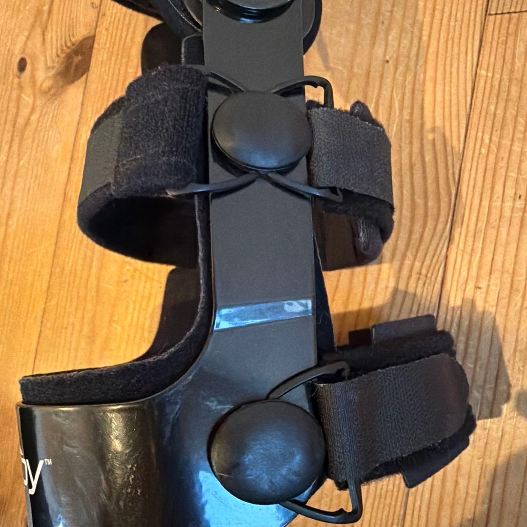 DONJOY 膝サポーター 黒《右膝用　前十字靭帯用装具》　サイズM