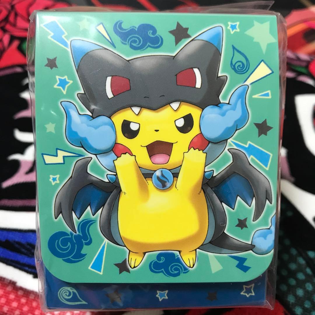 デッキケース メガリザードンXのポンチョを着たピカチュウ - メルカリ