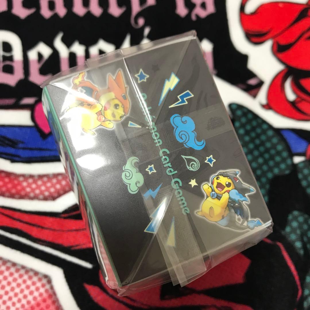 デッキケース メガリザードンXのポンチョを着たピカチュウ - メルカリ